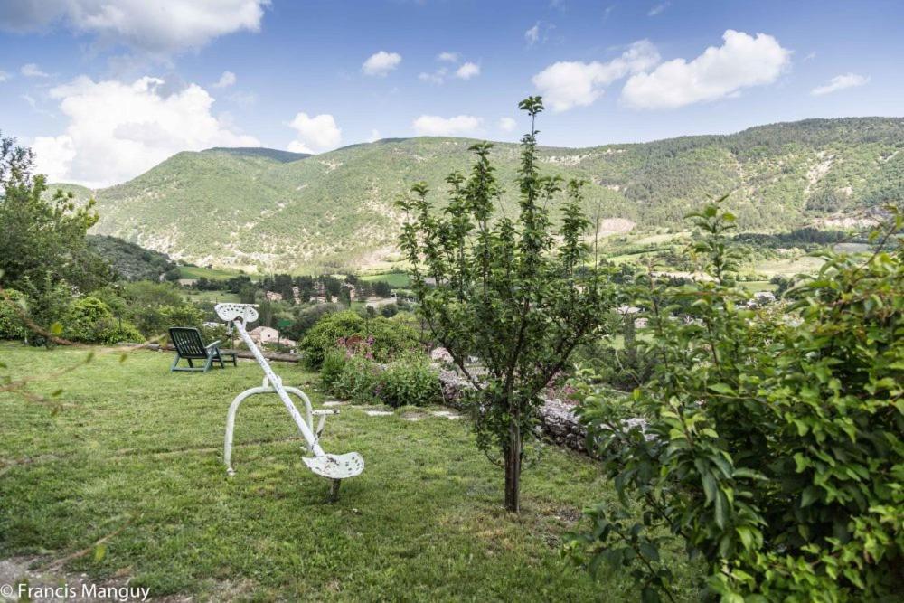 Gite Chambres D'Hotes Le Bellevue Montbrun-les-Bains Exterior foto